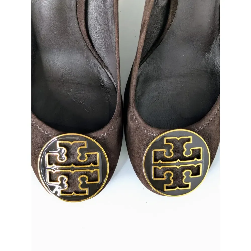 Tory Burch Maddie Pump 9.5 Brown Suede Block Heel Gold Logo Medallion Double T